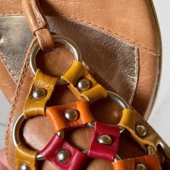 Sofft tan leather thong sandal with multi-color detail 7.5 - Picture 10 of 10